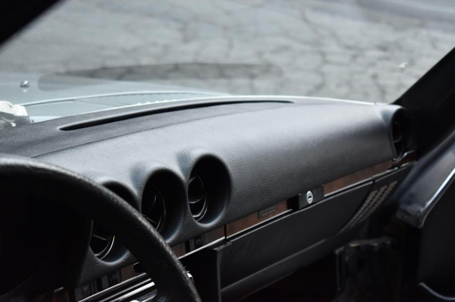 Торпедо Mercedes-Benz 280 SLC (C107) 1980 года  (EU) (фото 71 из 102)